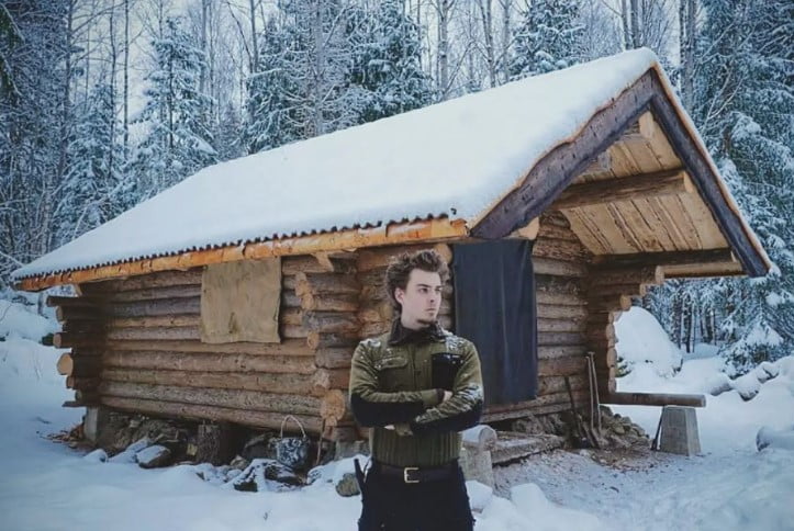 18 Year Old Builds Off Grid Cabin Using Hand Tools